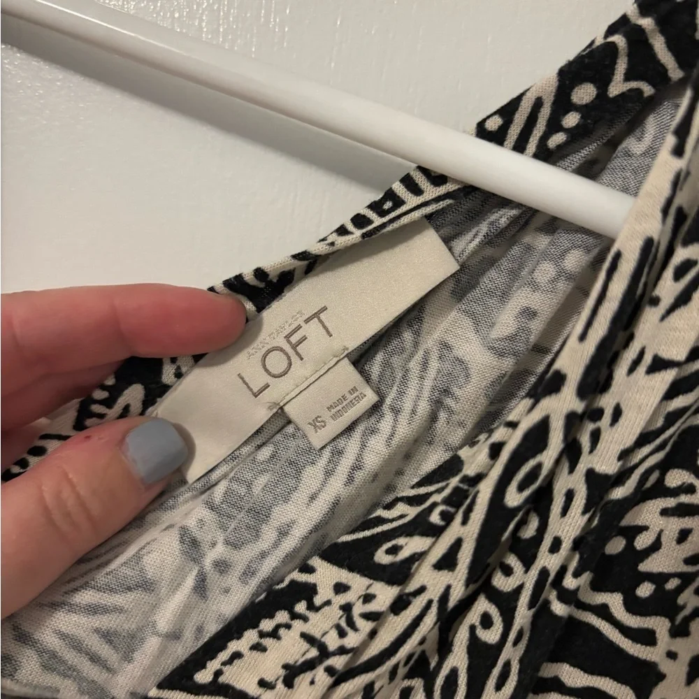 LOFT Black and Cream Sleeveless Paisley Dress - Picture 3 of 4